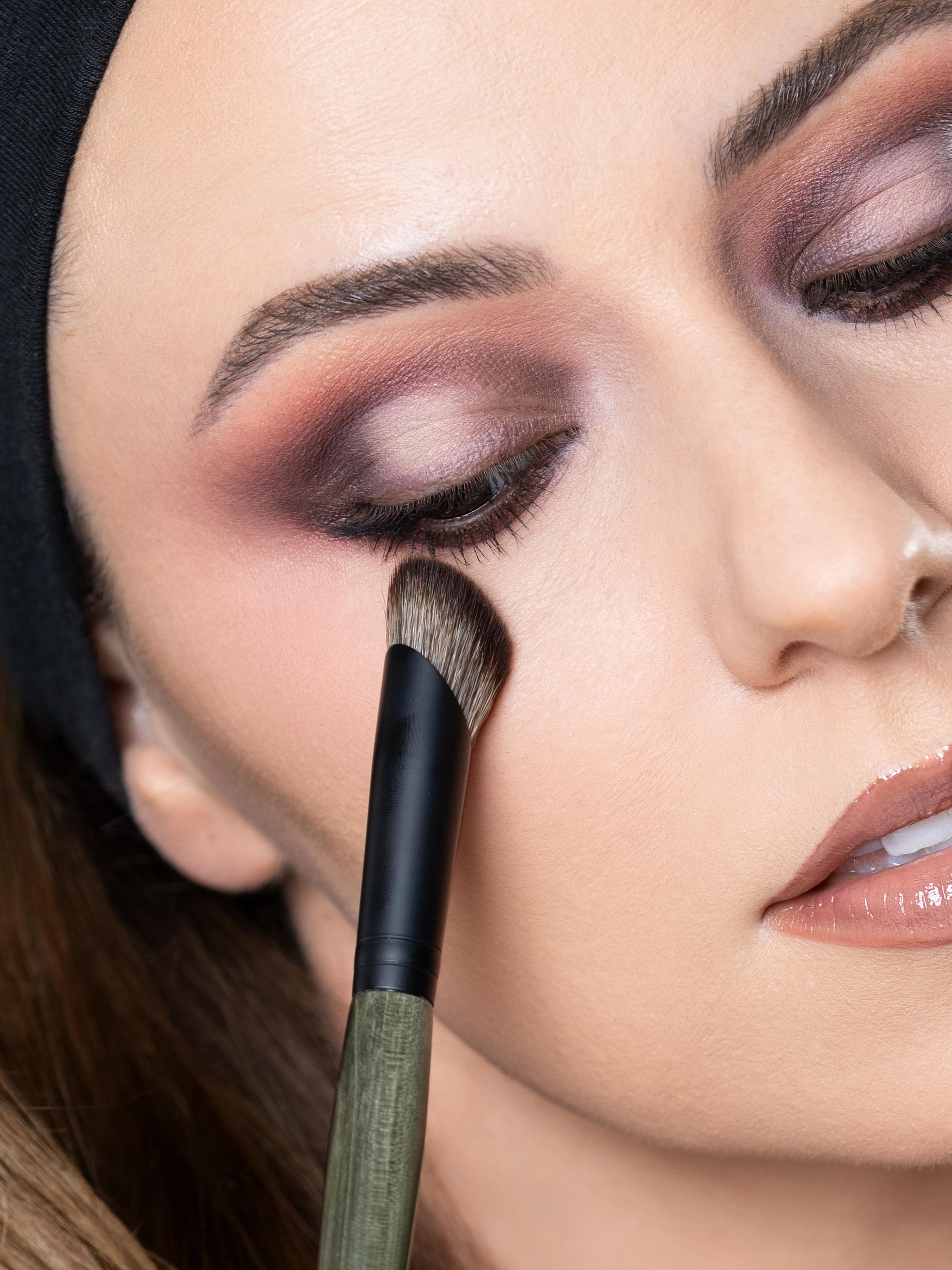C32 Large Concealer Brush