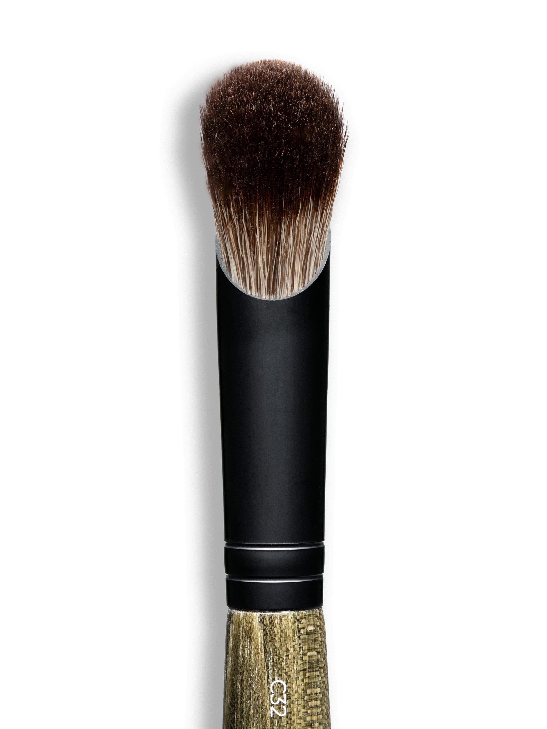 C32 Large Concealer Brush
