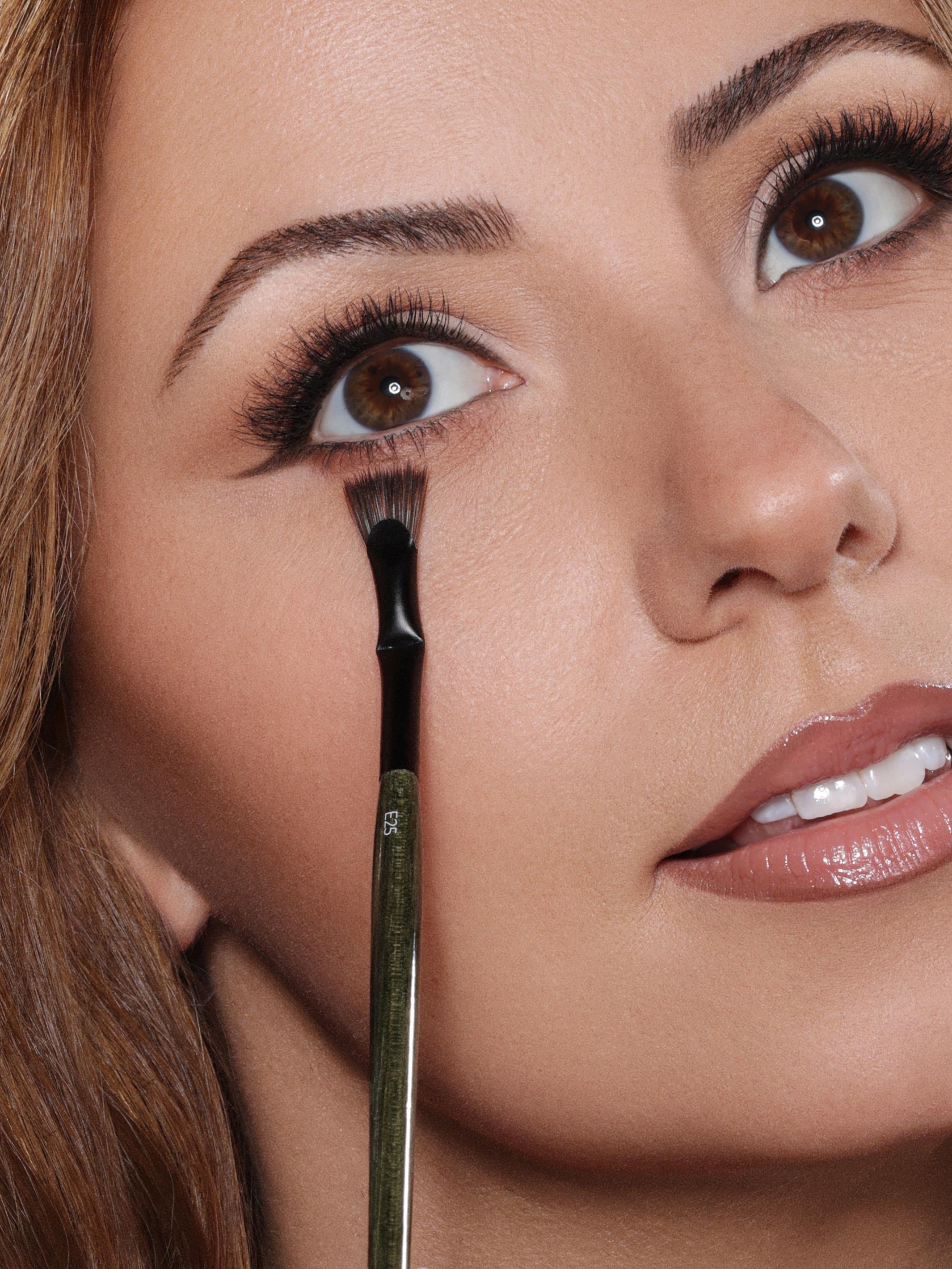 E25 Angled Lash Brush